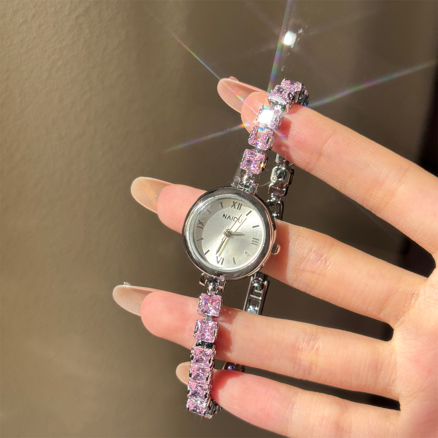 Luxury Watch Level - ساعة سوار مرصعة بالألماس على الموضة