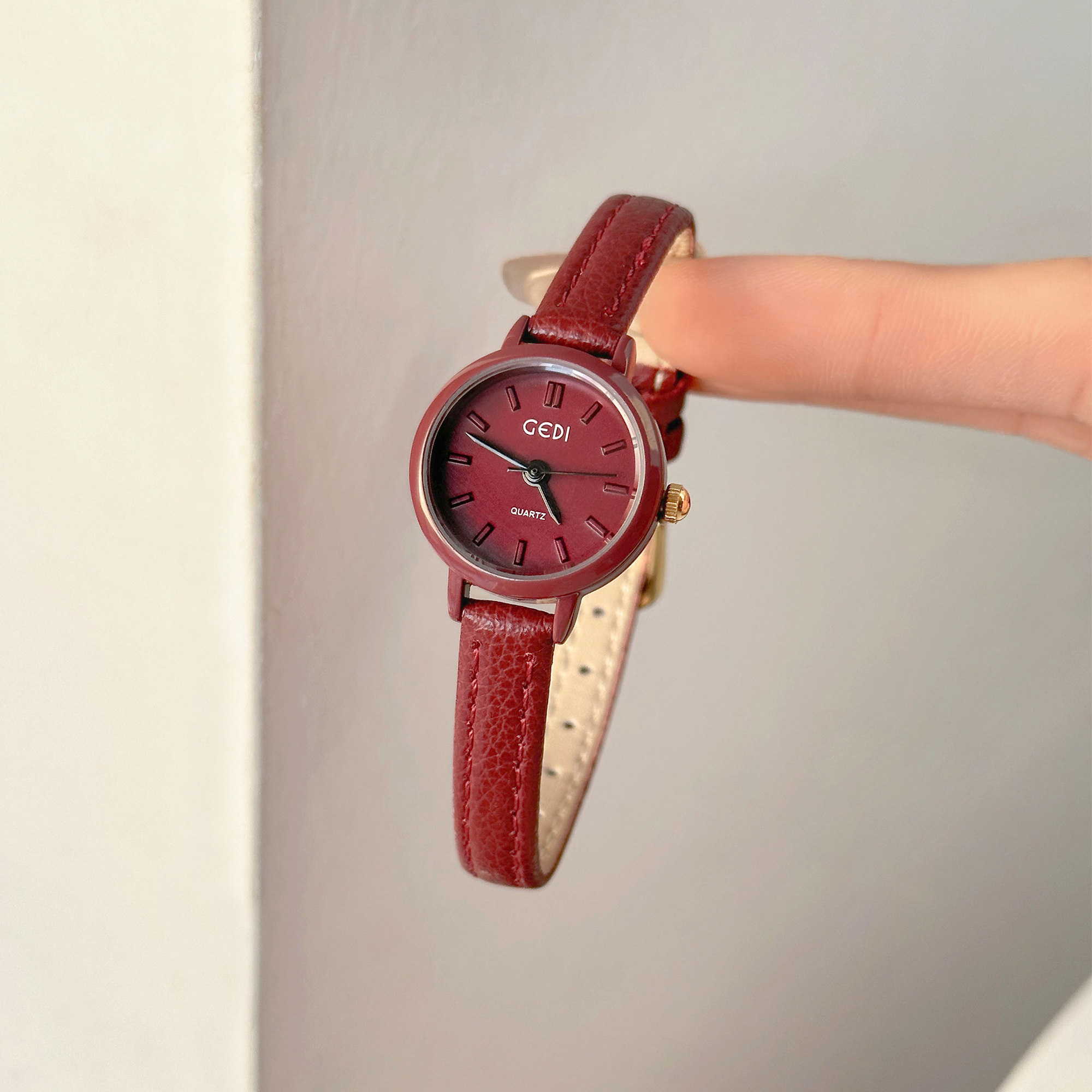 ساعة جديدة لعام 2026 من السلسل - مراجعة Luxury Watch Level وسعره