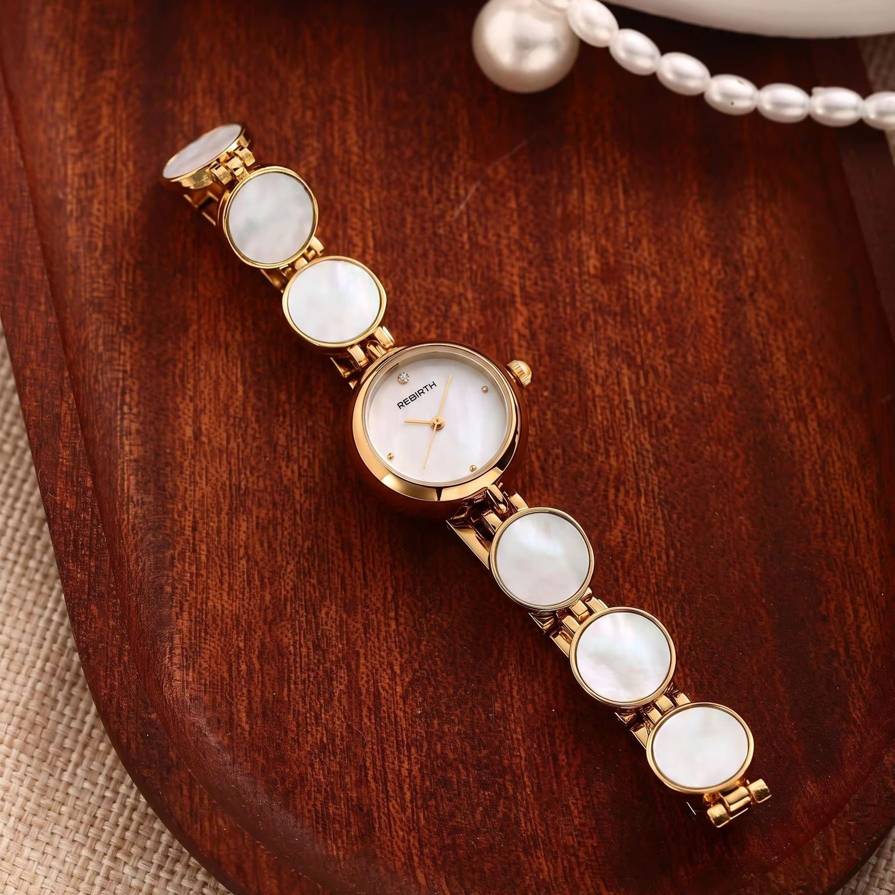 ساعة كوارتز نسائية فاخرة مزينة - مراجعة Luxury Watch Dial وسعره