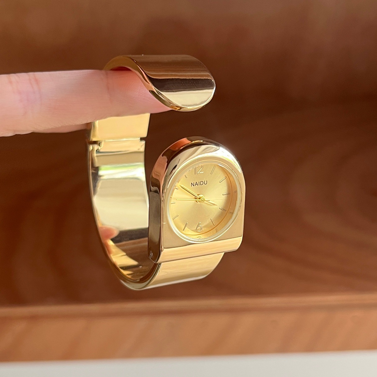 ساعة يد ذهبية جديدة 2026 للنسا - مراجعة Luxury Watch Level وسعره