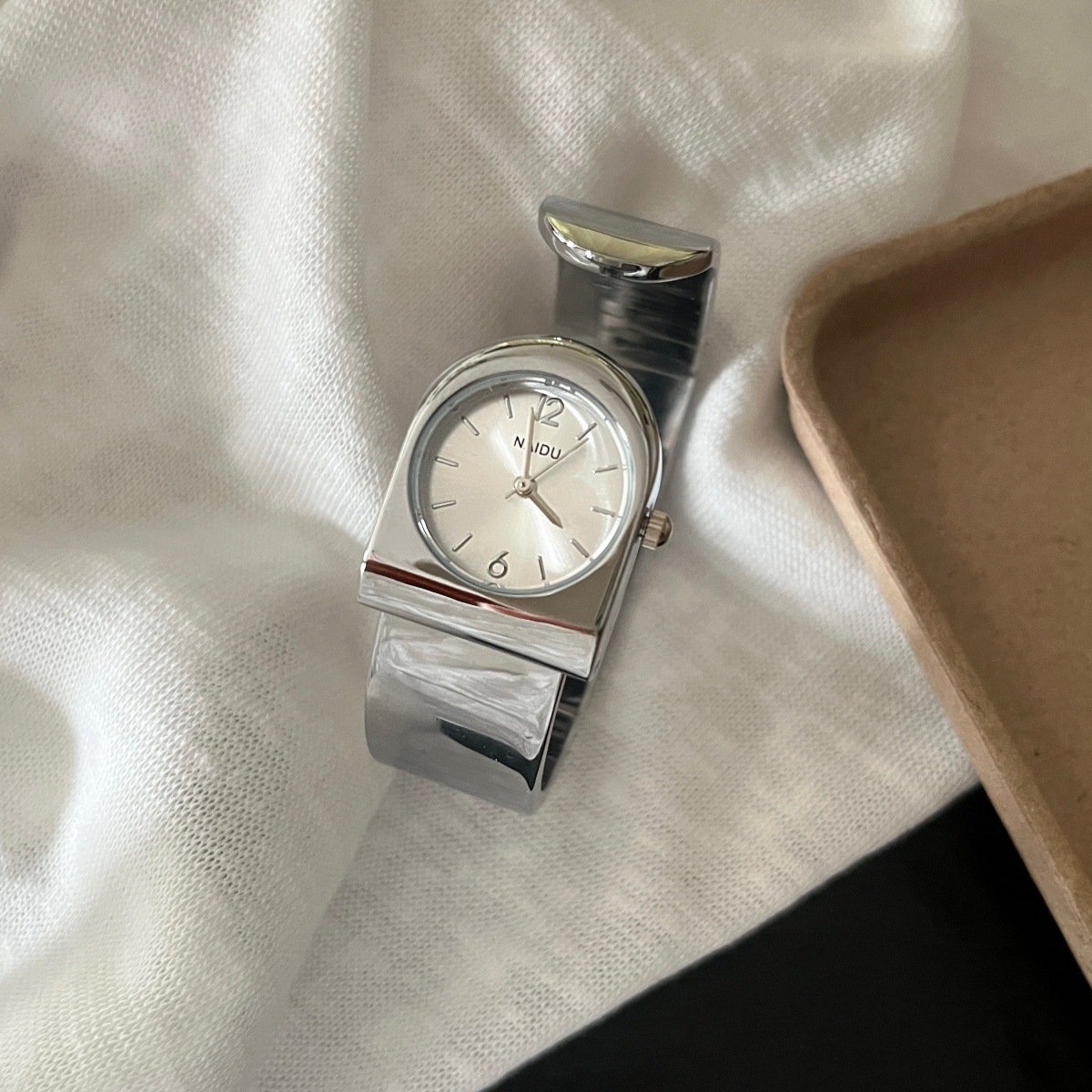 ساعة يد ذهبية جديدة 2026 للنسا - مراجعة Luxury Watch Level وسعره