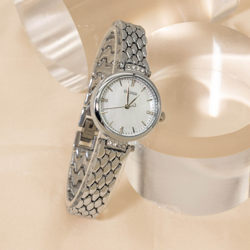 ساعة يد أنيقة وفاخرة ذات مظهر  - مراجعة Luxury Watch Level وسعره