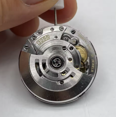 ساعة GMT جديدة للرجال بقطر 40  - مراجعة Luxury Watch Omega وسعره