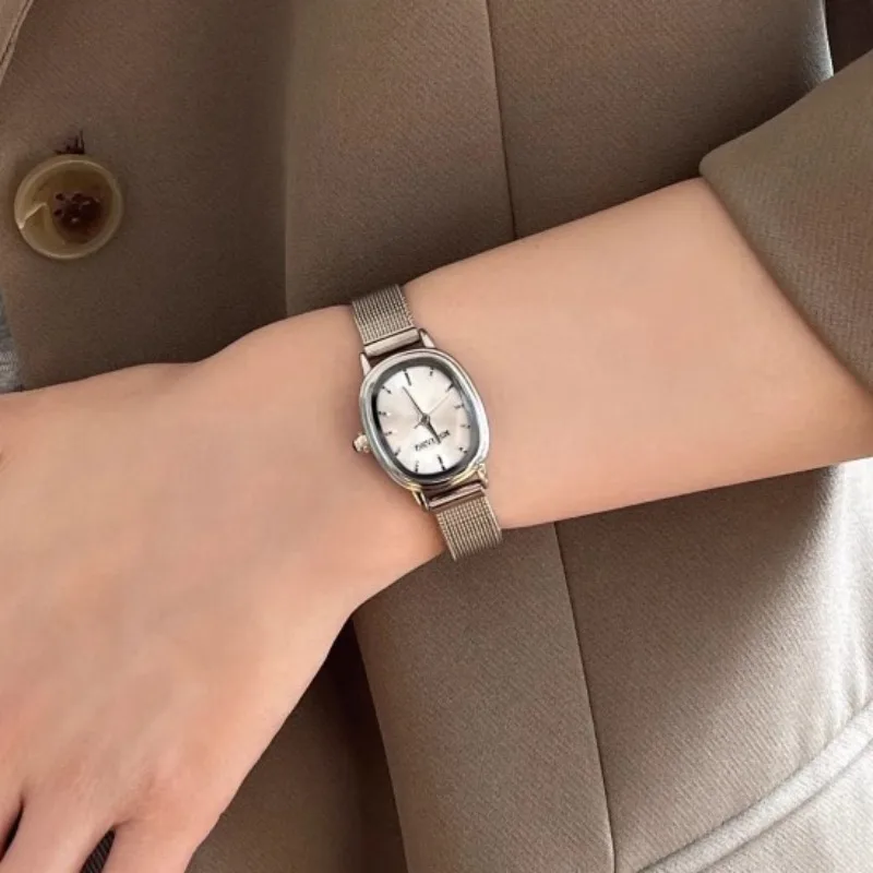صغيرة البيضاوي الهاتفي الأخضر  - مراجعة Luxury Watch Dial وسعره