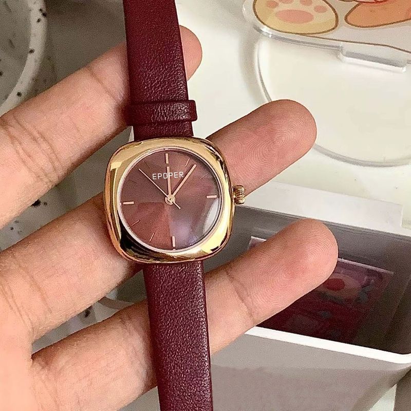 ساعة يد عصرية ذات مظهر راقٍ، ب - مراجعة Luxury Watch Level وسعره