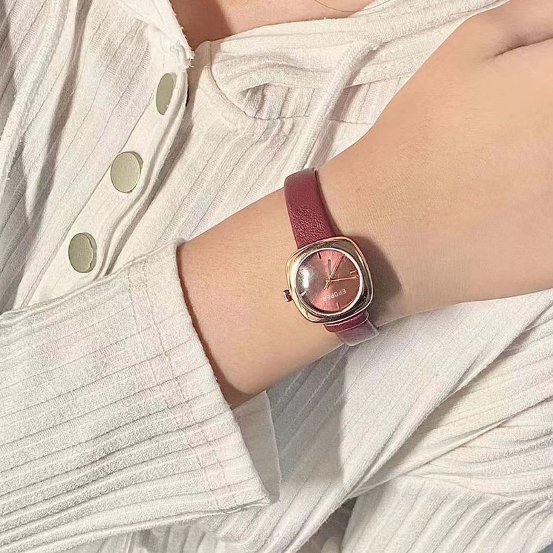ساعة يد عصرية ذات مظهر راقٍ، ب - مراجعة Luxury Watch Level وسعره